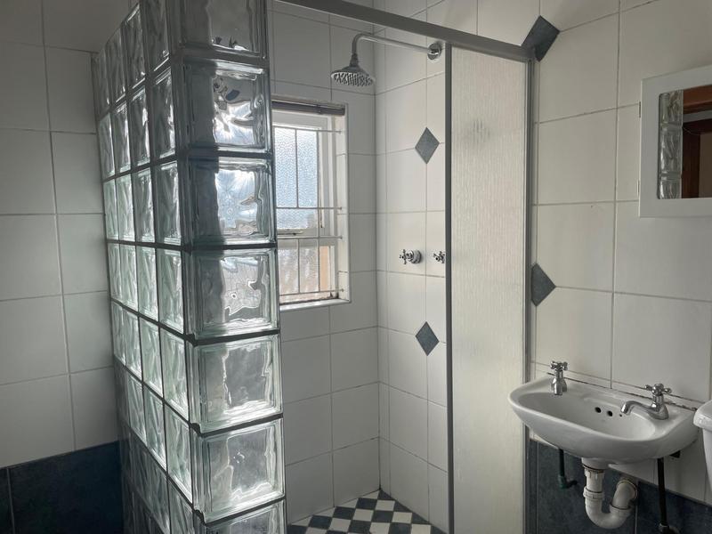 To Let 2 Bedroom Property for Rent in Woodstock Western Cape